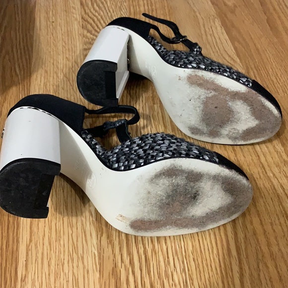 Chanel Tweed T-Strap Pumps, 38.5 - Picture 4 of 7
